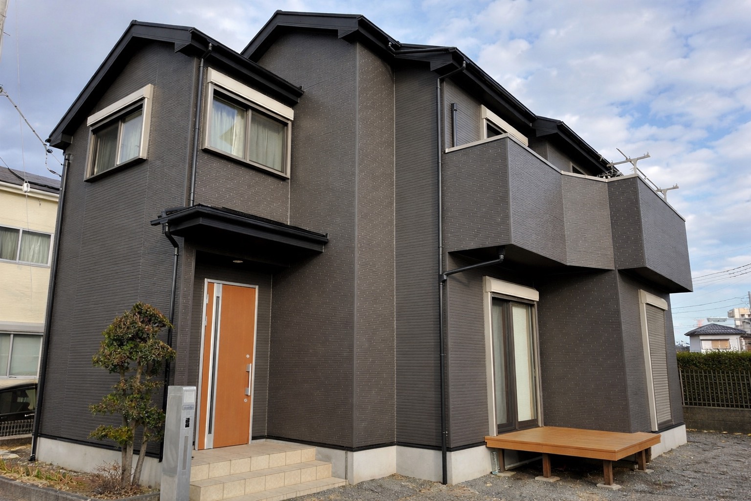 施工後：鶴ヶ島市T様邸 外壁・屋根塗装工事（黒で統一）